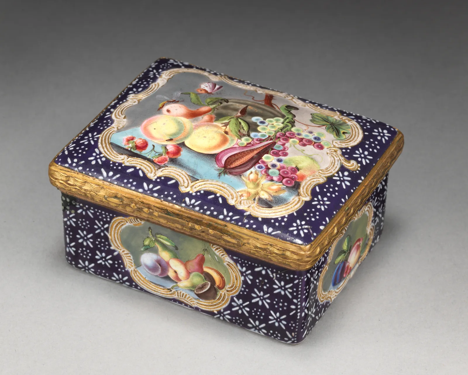 Snuffbox with still life